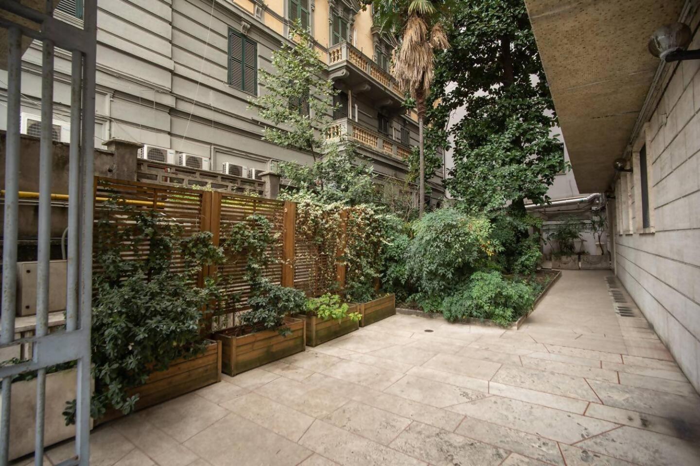 Naos Close Popolo Square * Rom